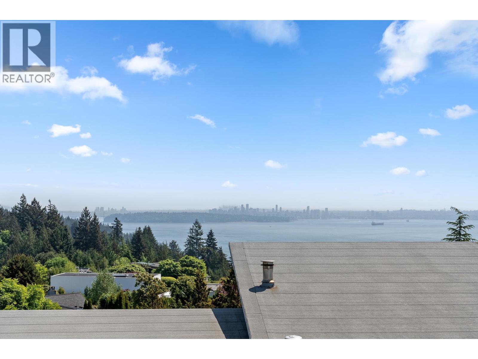 4222 ROCKRIDGE ROAD, West Vancouver