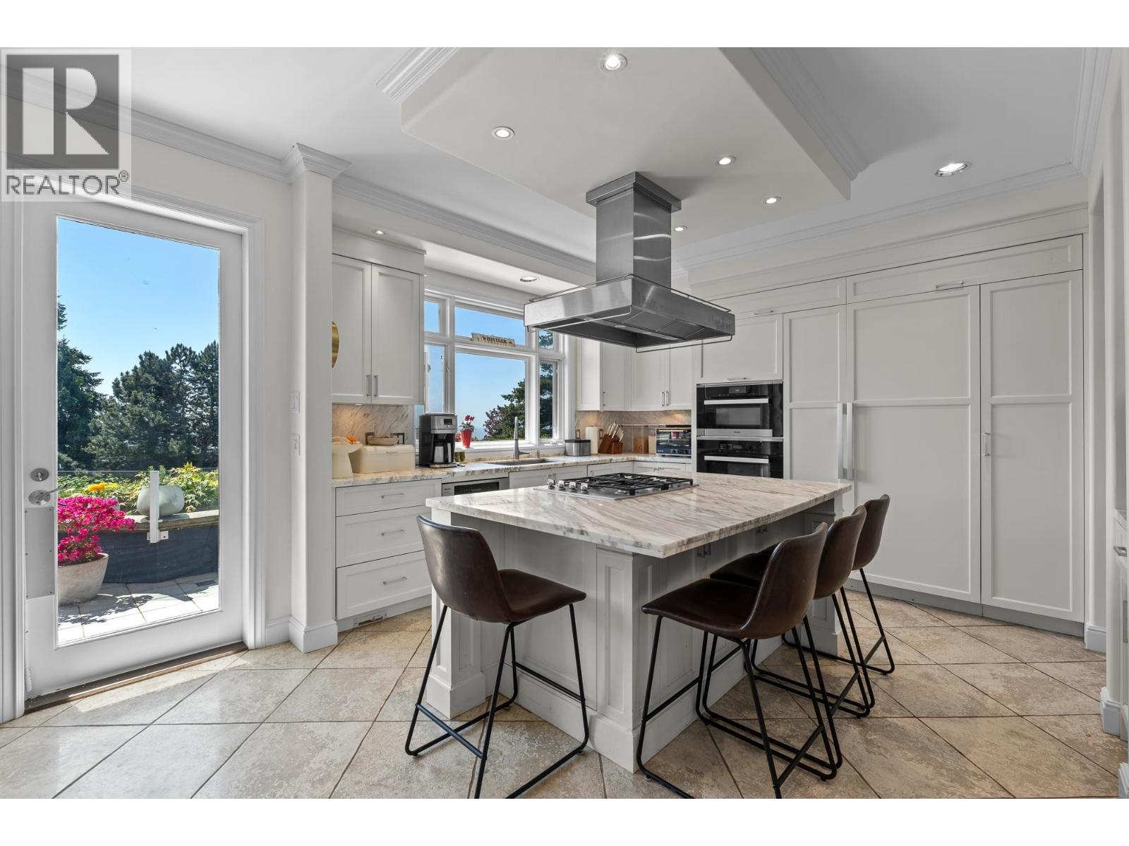 4222 ROCKRIDGE ROAD, West Vancouver