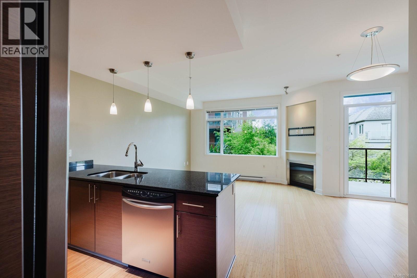 #203 3614 Richmond Rd - 4