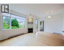 Balcony - 203 3614 Richmond Rd, Saanich, BC V8P4R5 Photo 7