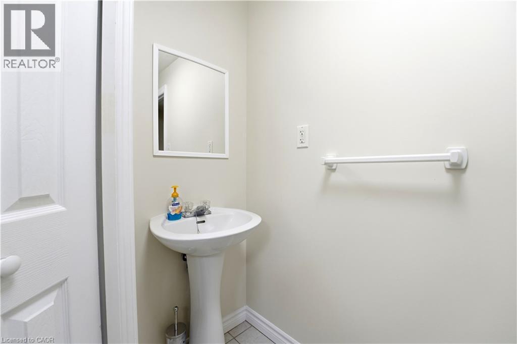 87 RALGREEN Crescent, Kitchener, Ontario, N2M1V1 — Photo 4