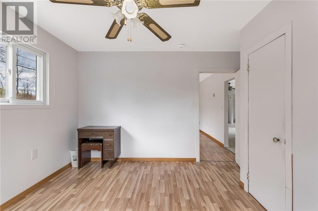 14 Pine Street, Onaping, Ontario, P0M2R0 — Photo 3