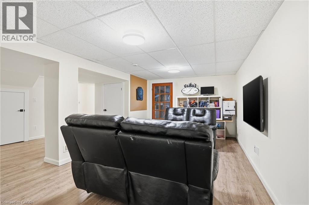 14 EDINBURGH Drive, St. Catharines, Ontario, L2M3H1 — Photo 13