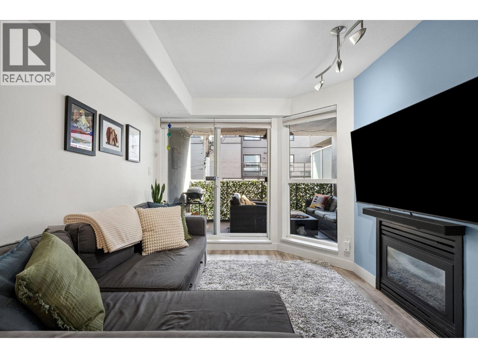 208 988 W 21ST AVENUE — photo 3