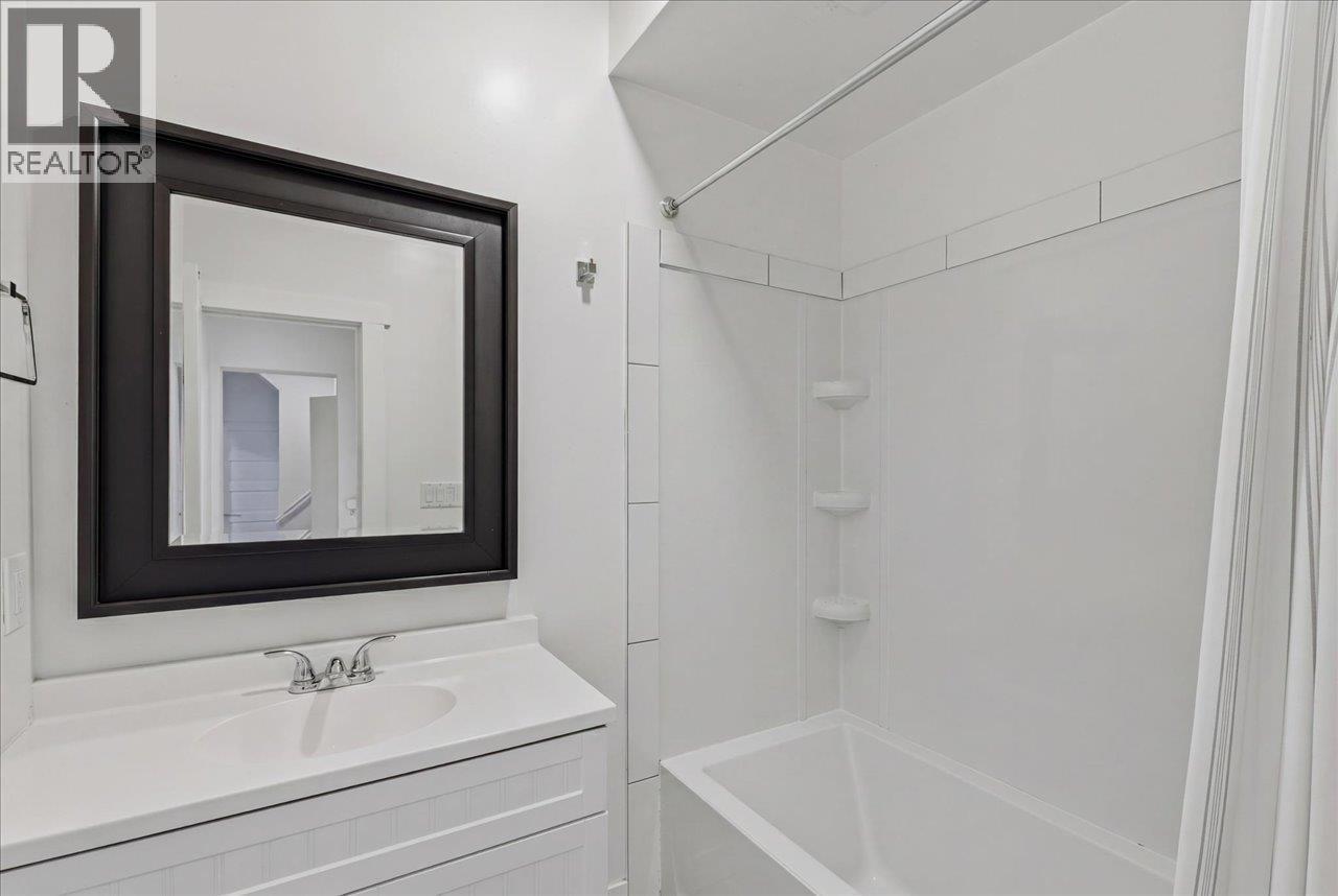 6 Bed, 3 Bath House for Sale in Vancouver – 14 W 14TH AVENUE, Vancouver – MLS# R3121065 - Image 36