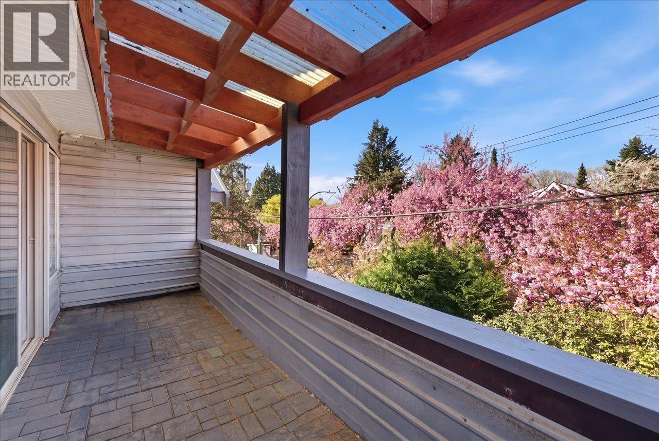 6 Bed, 3 Bath House for Sale in Vancouver – 14 W 14TH AVENUE, Vancouver – MLS# R3121065 - Image 17