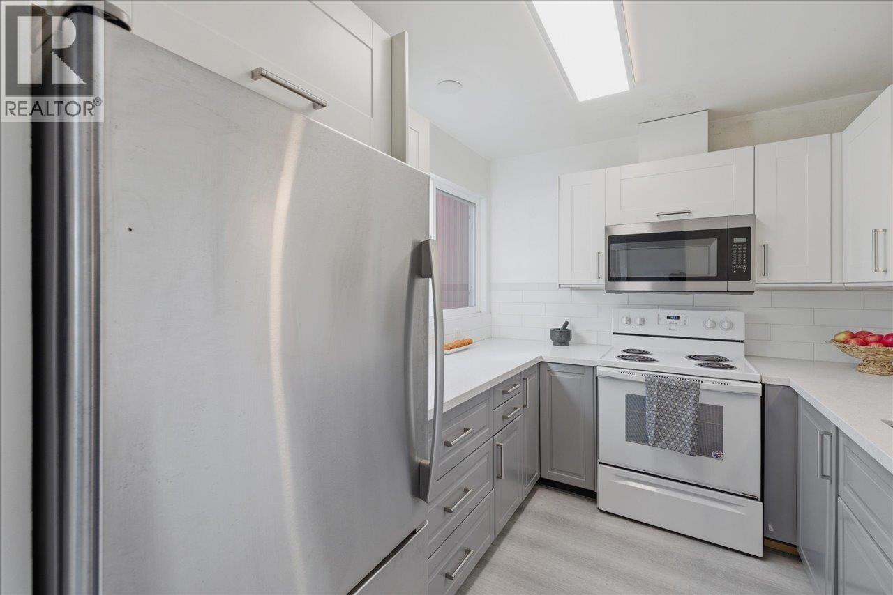 6 Bed, 3 Bath House for Sale in Vancouver – 14 W 14TH AVENUE, Vancouver – MLS# R3121065 - Image 11
