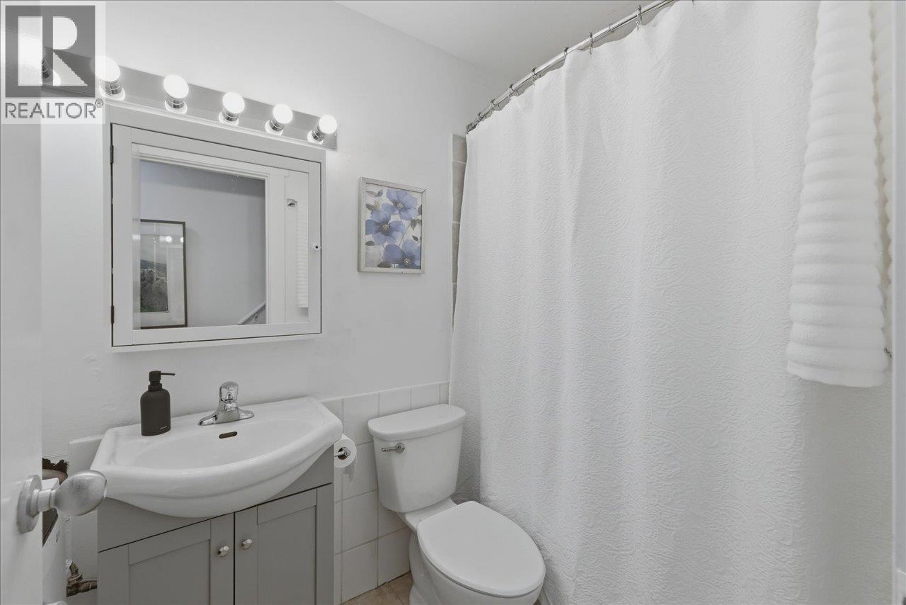 6 Bed, 3 Bath House for Sale in Vancouver – 14 W 14TH AVENUE, Vancouver – MLS# R3121065 - Image 19