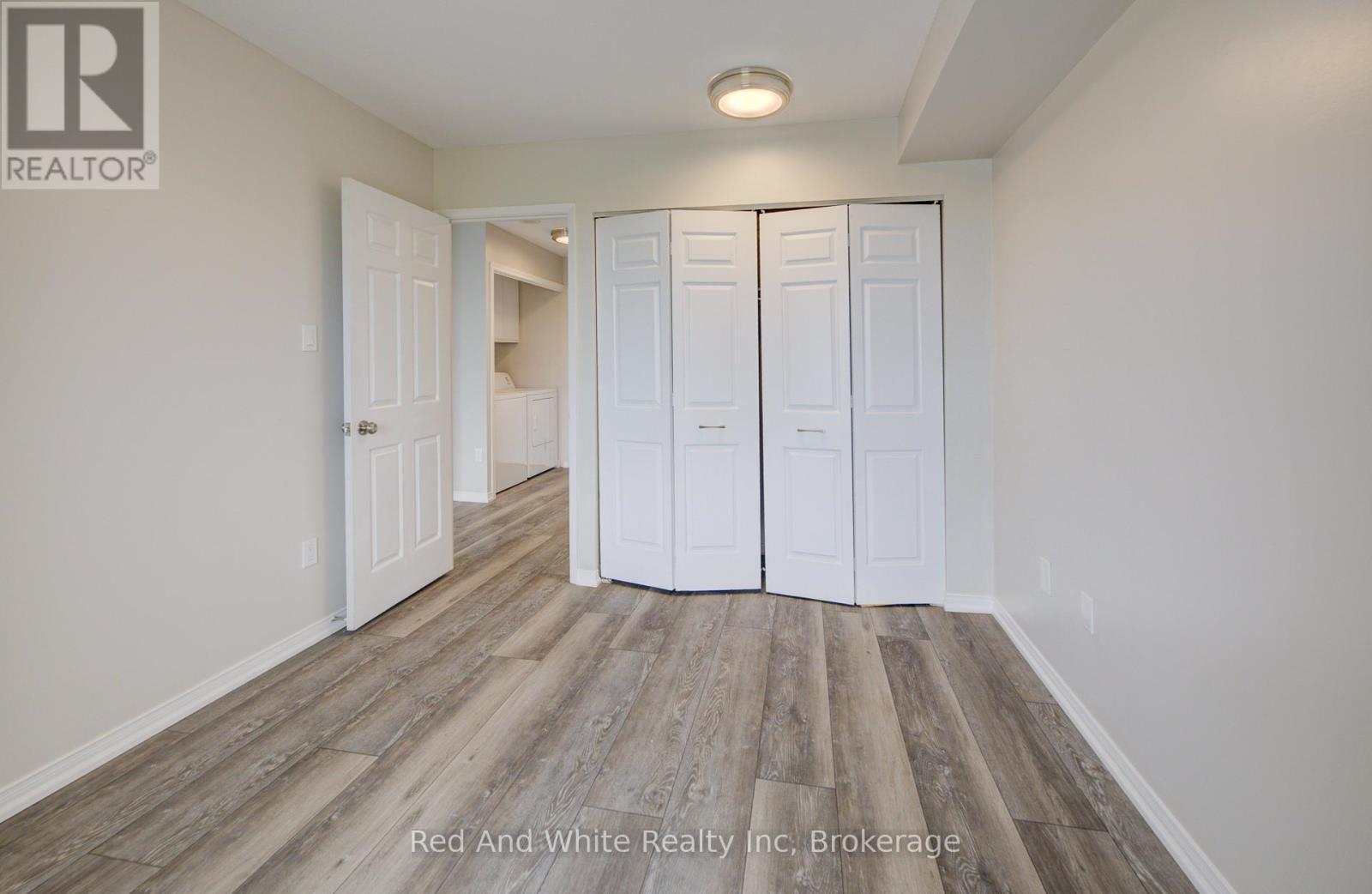 #802 1414 KING STREET E - 18