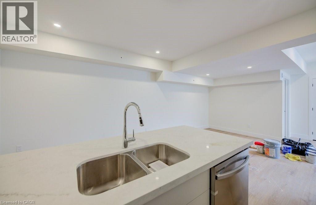 19 DOWNEY Street Unit# 1, Kitchener, Ontario, N2H6K5 — Photo 3