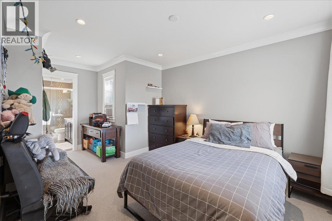 1152 WELLINGTON DRIVE — photo 2