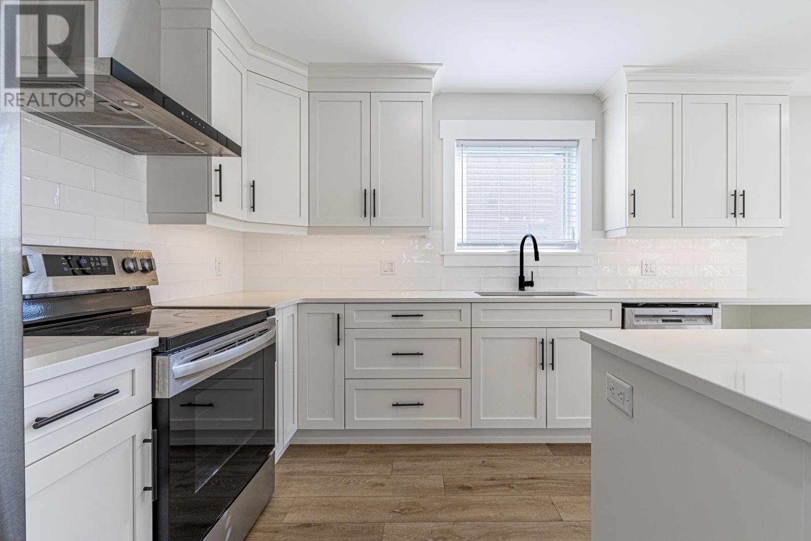 15 BALDERSTON Court - 8