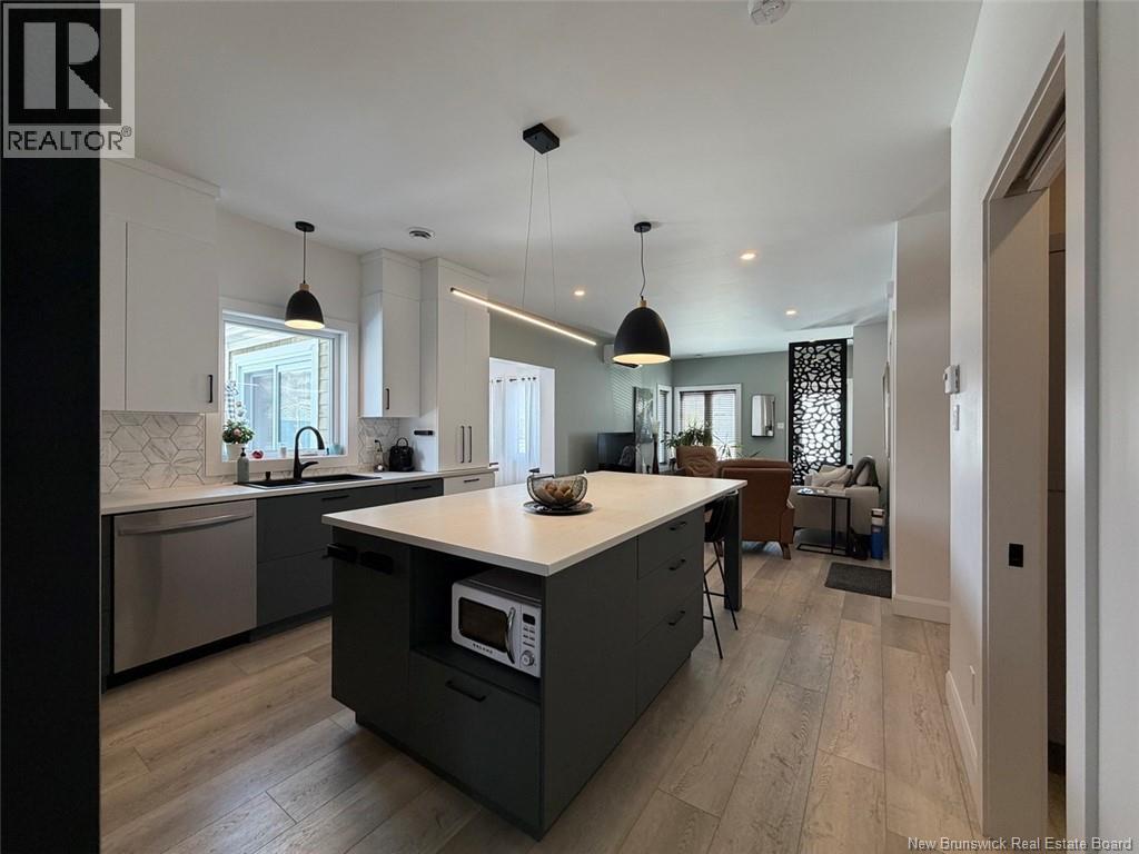 8 Louise Street - 8