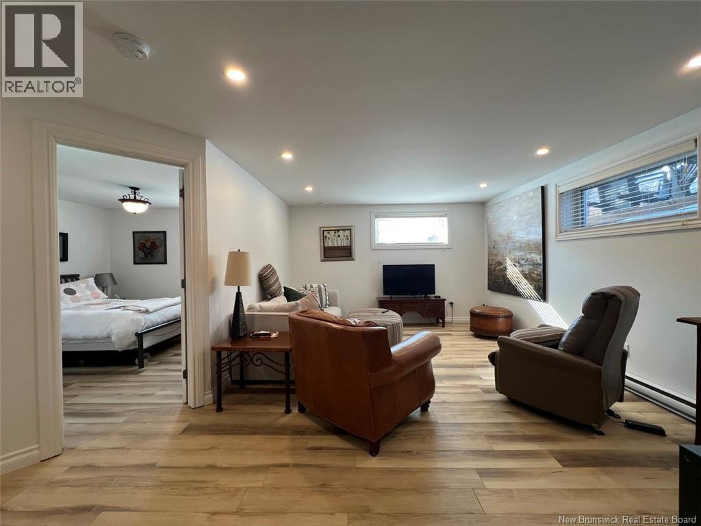8 Louise Street - 27