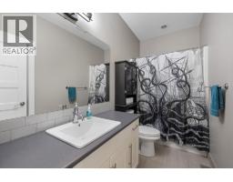 Kitchen - 13272 Shoreline Drive, Lake Country, BC V4V2T2 Photo 16