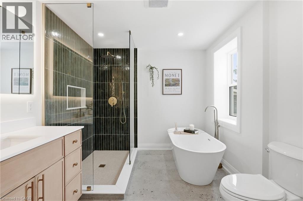 205 LOCKE Street N - 27