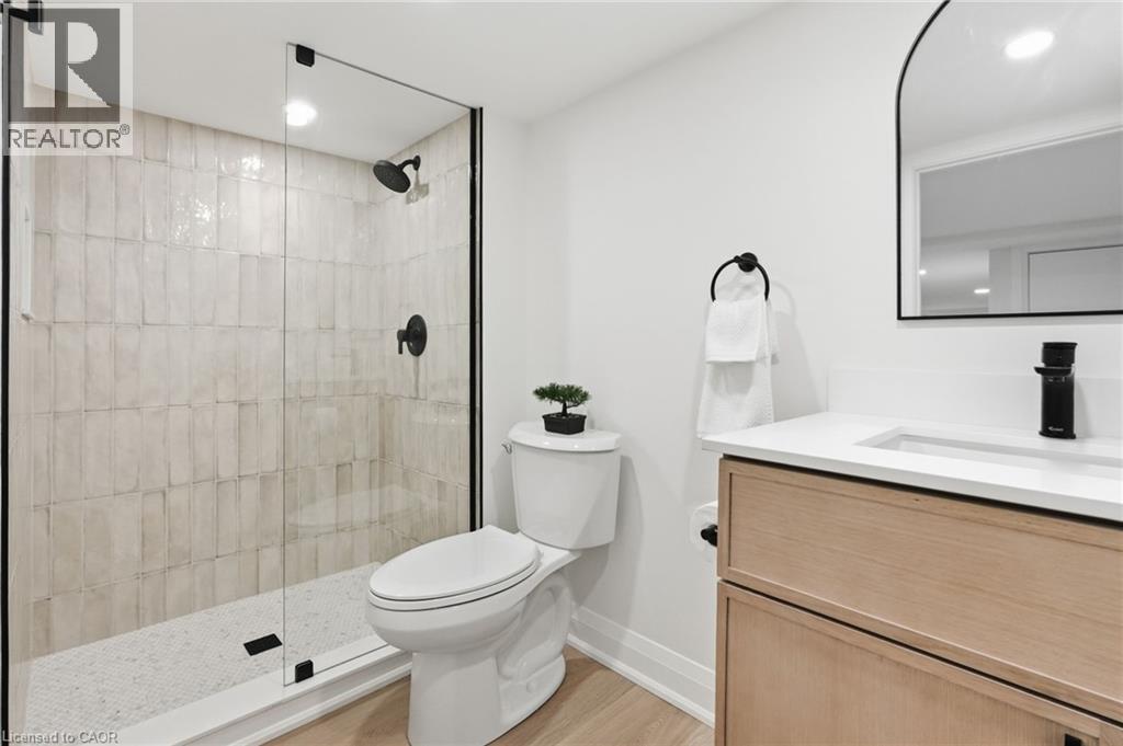 205 LOCKE Street N - 34