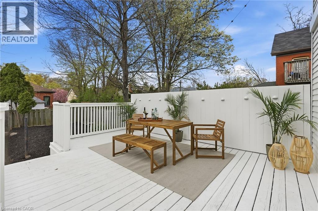 205 LOCKE Street N - 38