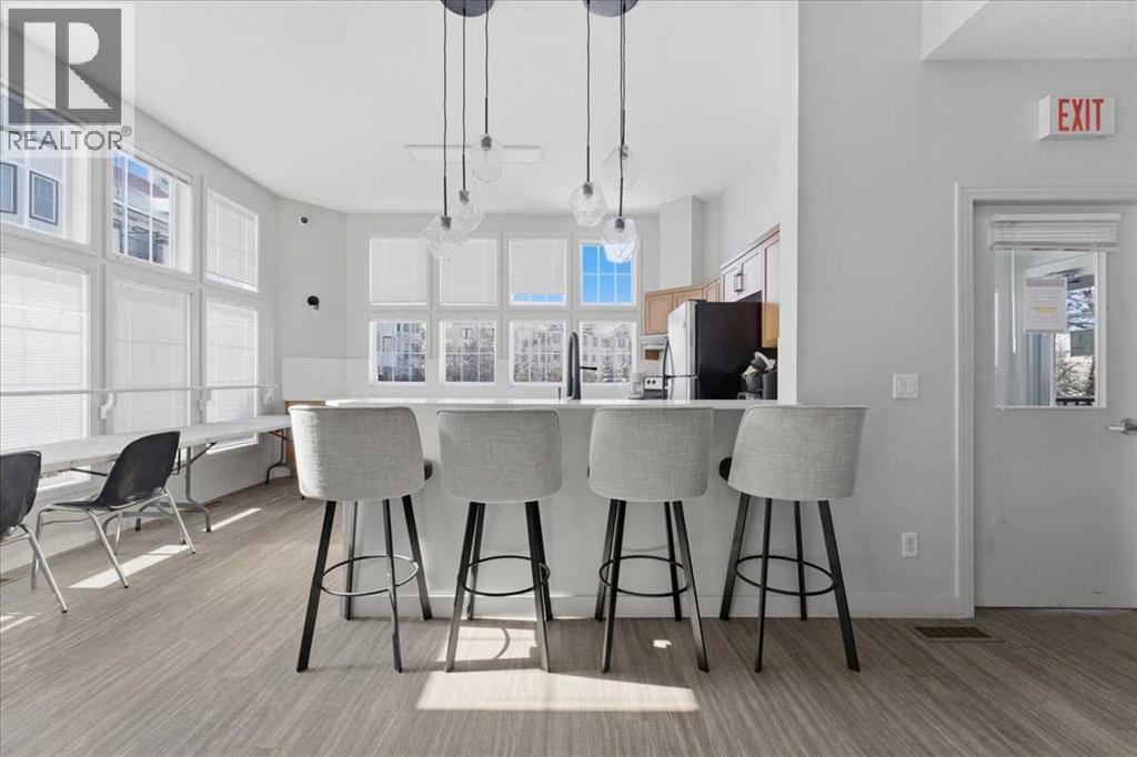 #242 30 Royal Oak Plaza NW - 39