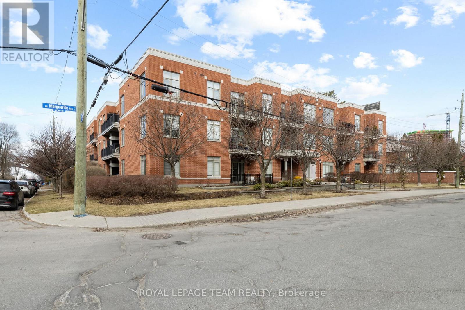 #212 950 MARGUERITE AVENUE - 1