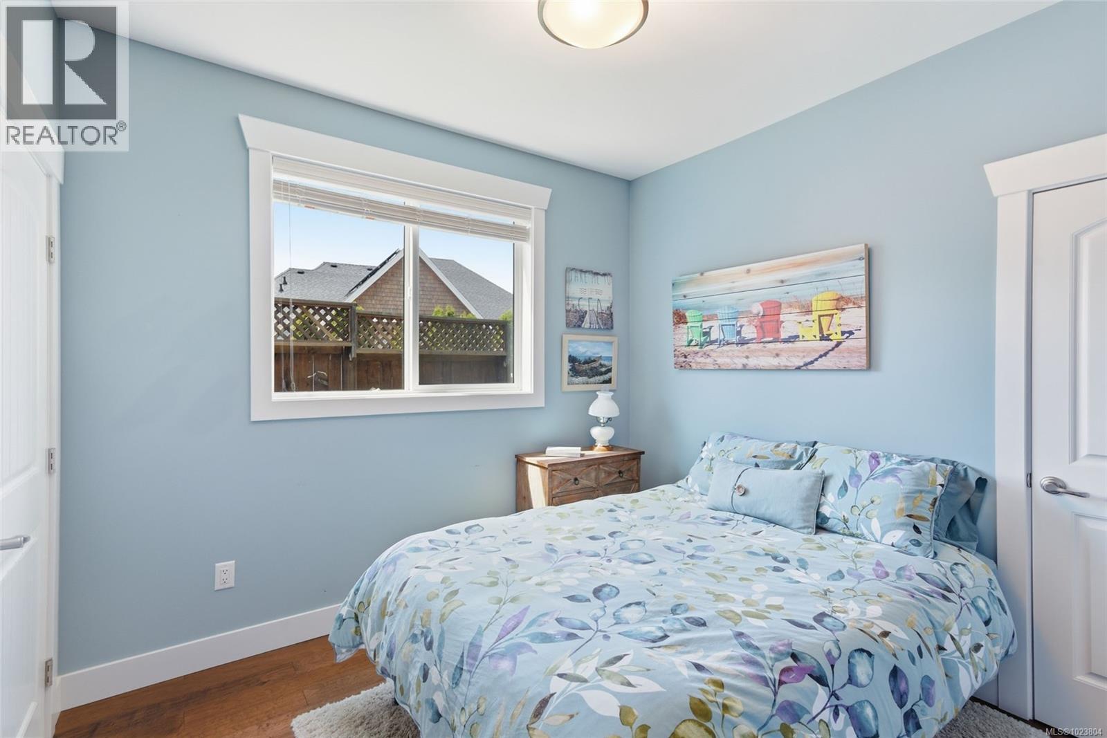 911 Parkside Cres - 18