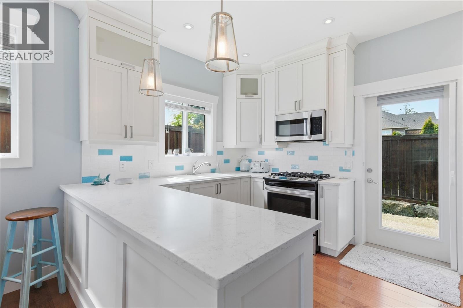 911 Parkside Cres - 12