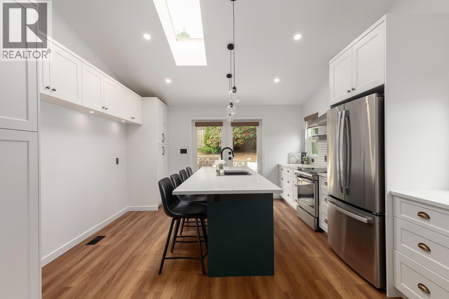 8029 WESTLAKE STREET — photo 2