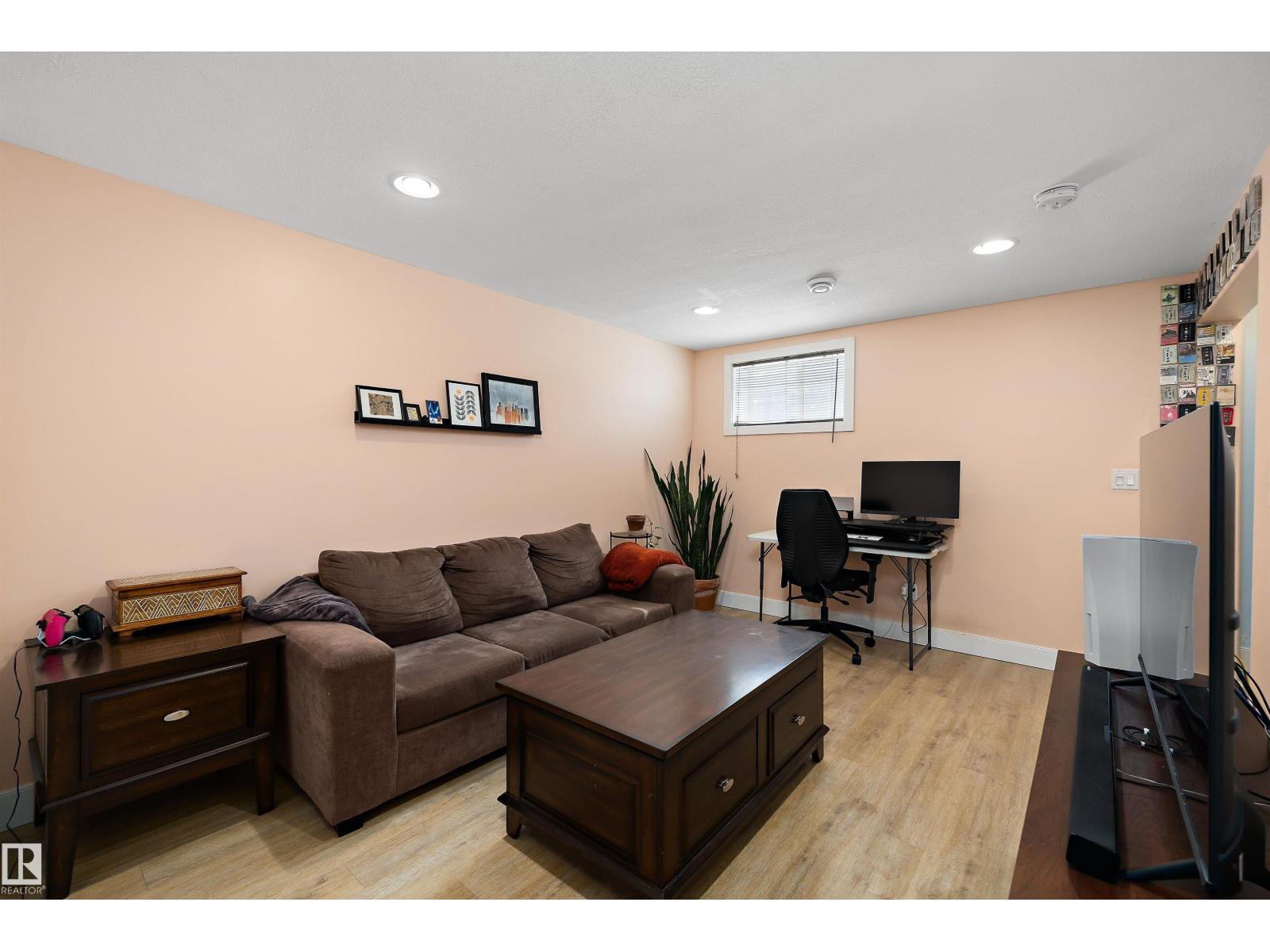 10536 162 ST NW, Edmonton