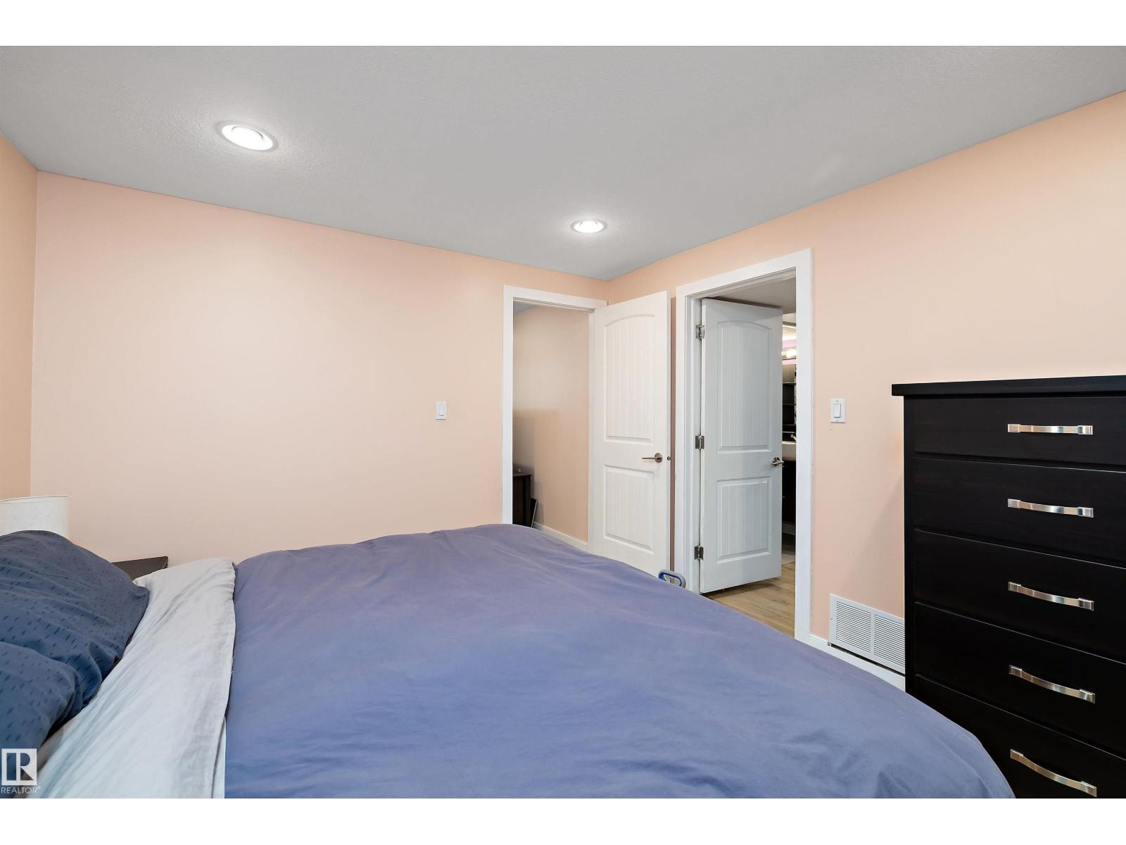 10536 162 ST NW, Edmonton