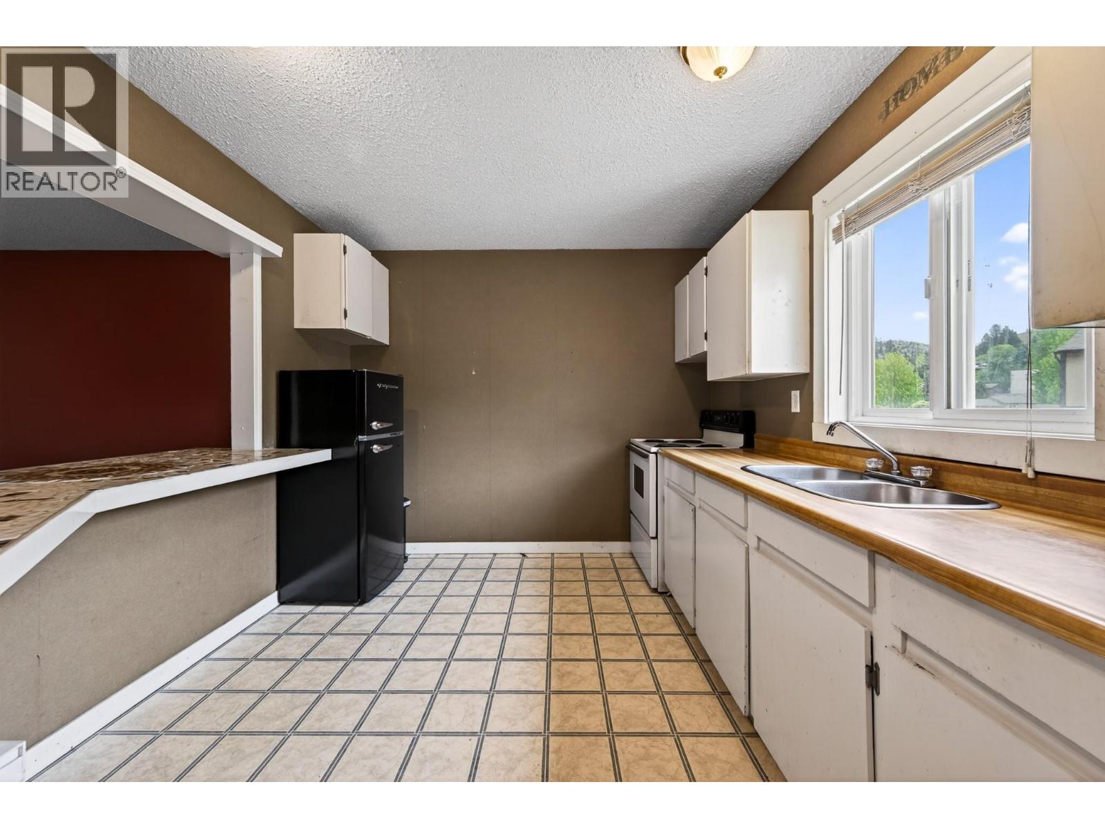 #3 1605 Summit Drive - 7