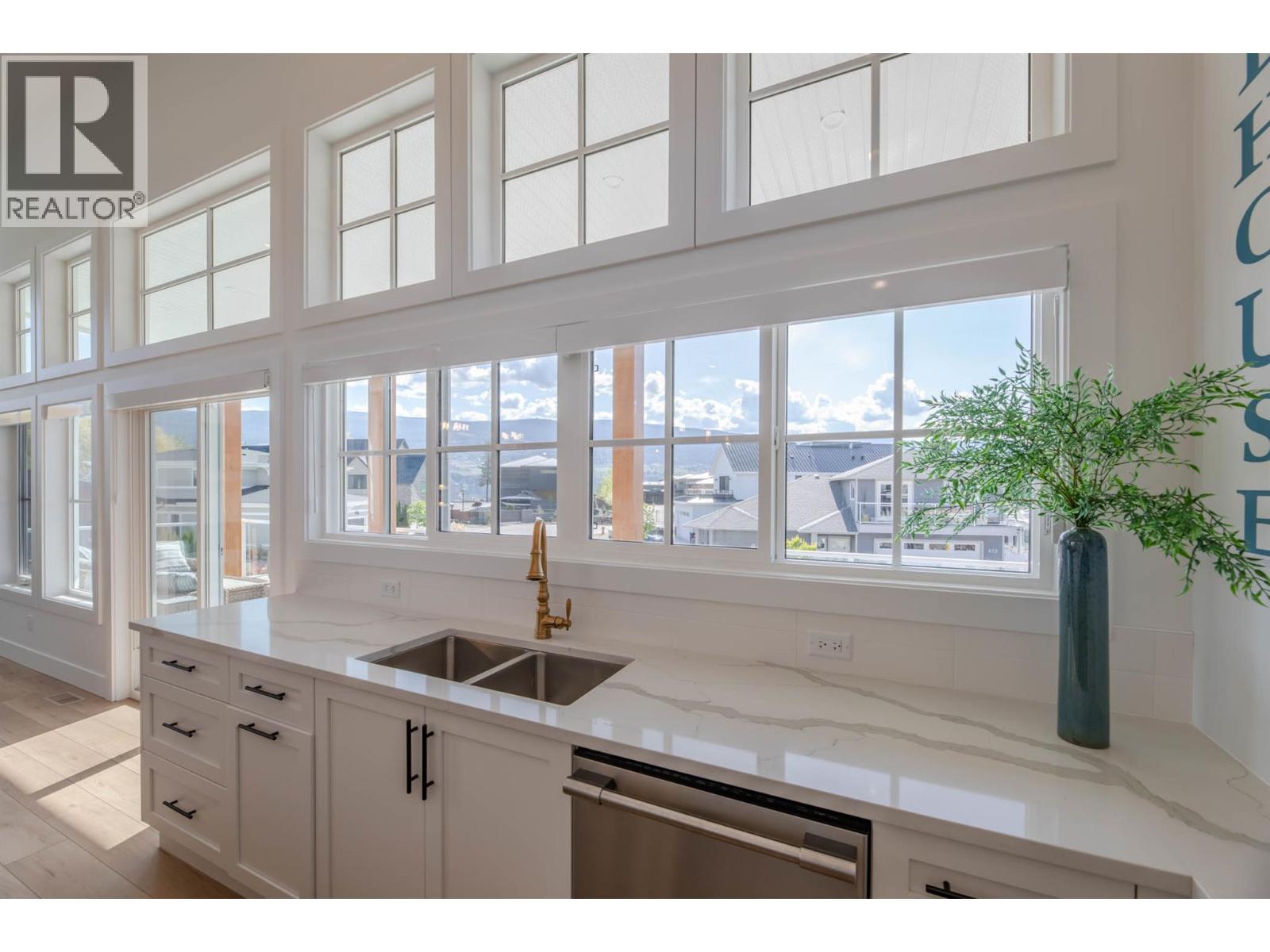 881 Lighhouse Landing, Summerland