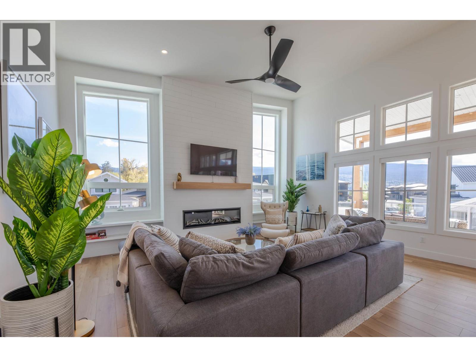 881 Lighhouse Landing, Summerland