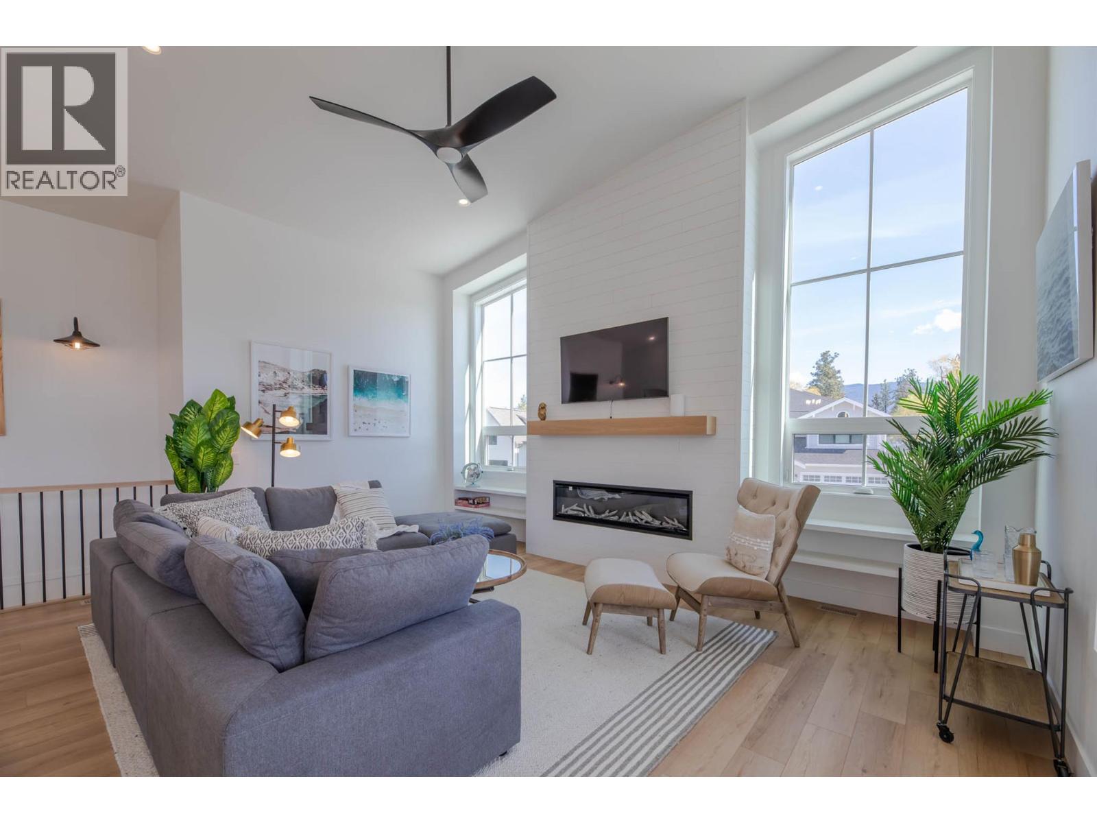881 Lighhouse Landing, Summerland