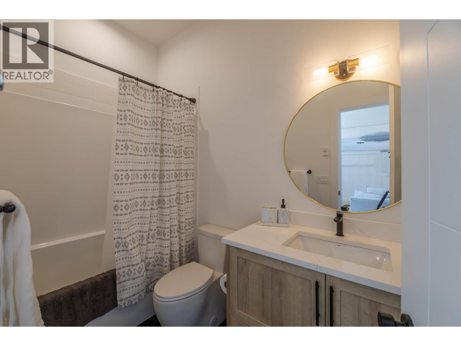 881 Lighhouse Landing, Summerland