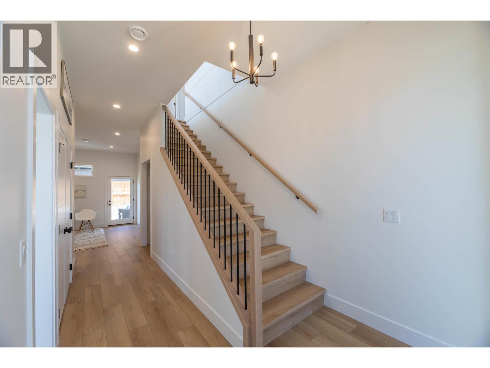 881 Lighhouse Landing, Summerland