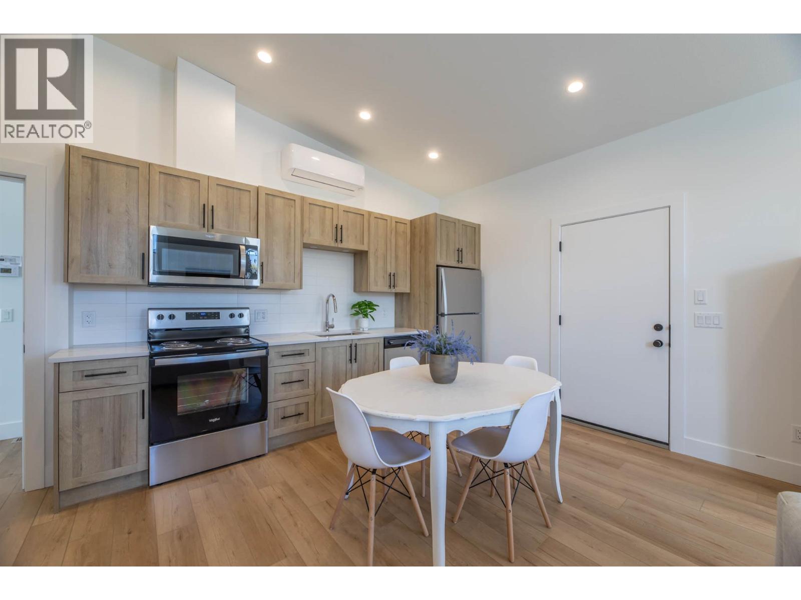 881 Lighhouse Landing, Summerland