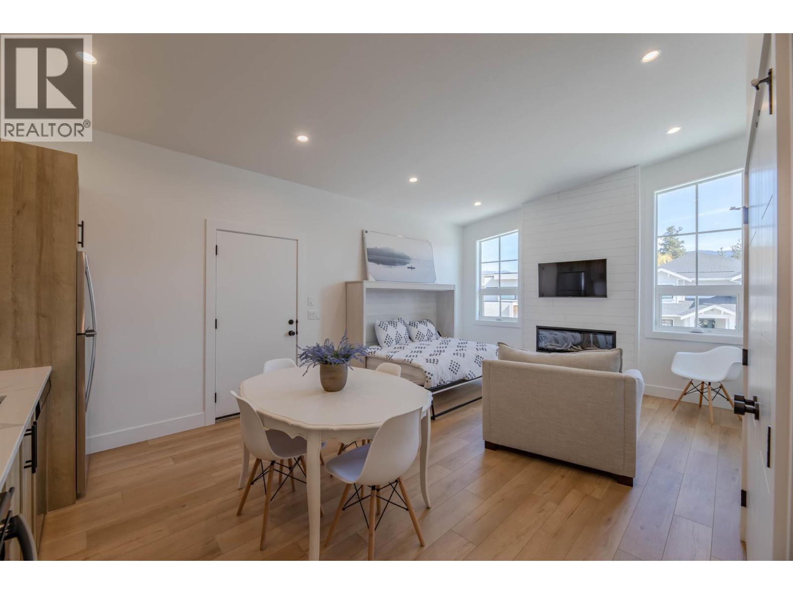 881 Lighhouse Landing, Summerland
