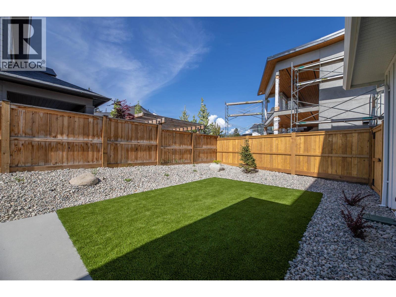 881 Lighhouse Landing, Summerland