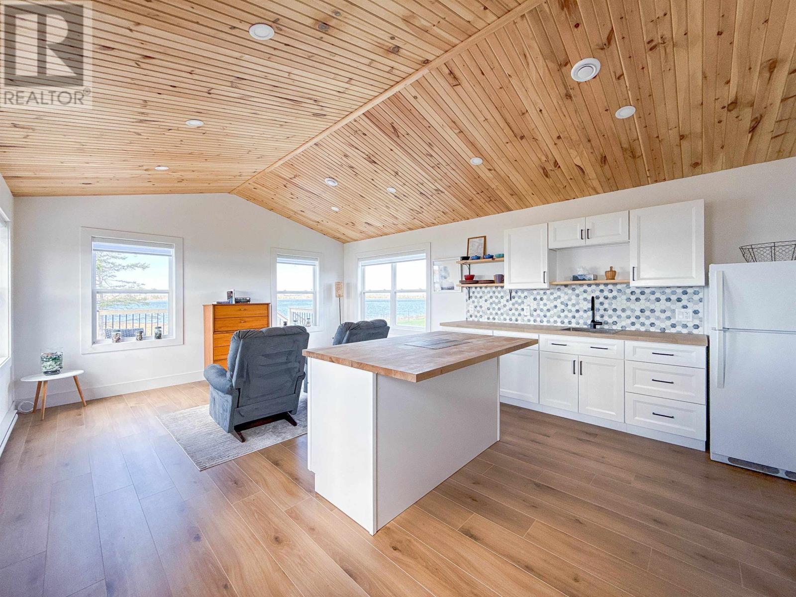 174 Court's Island Road - 4