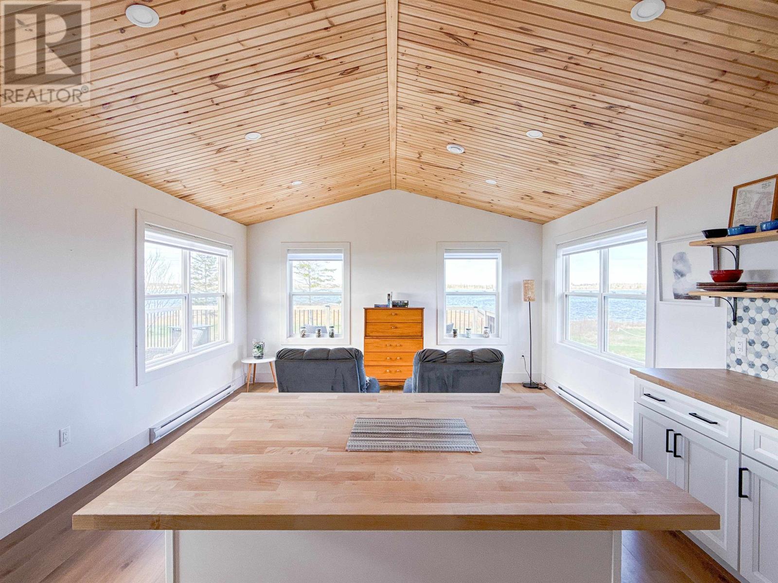 174 Court's Island Road - 5