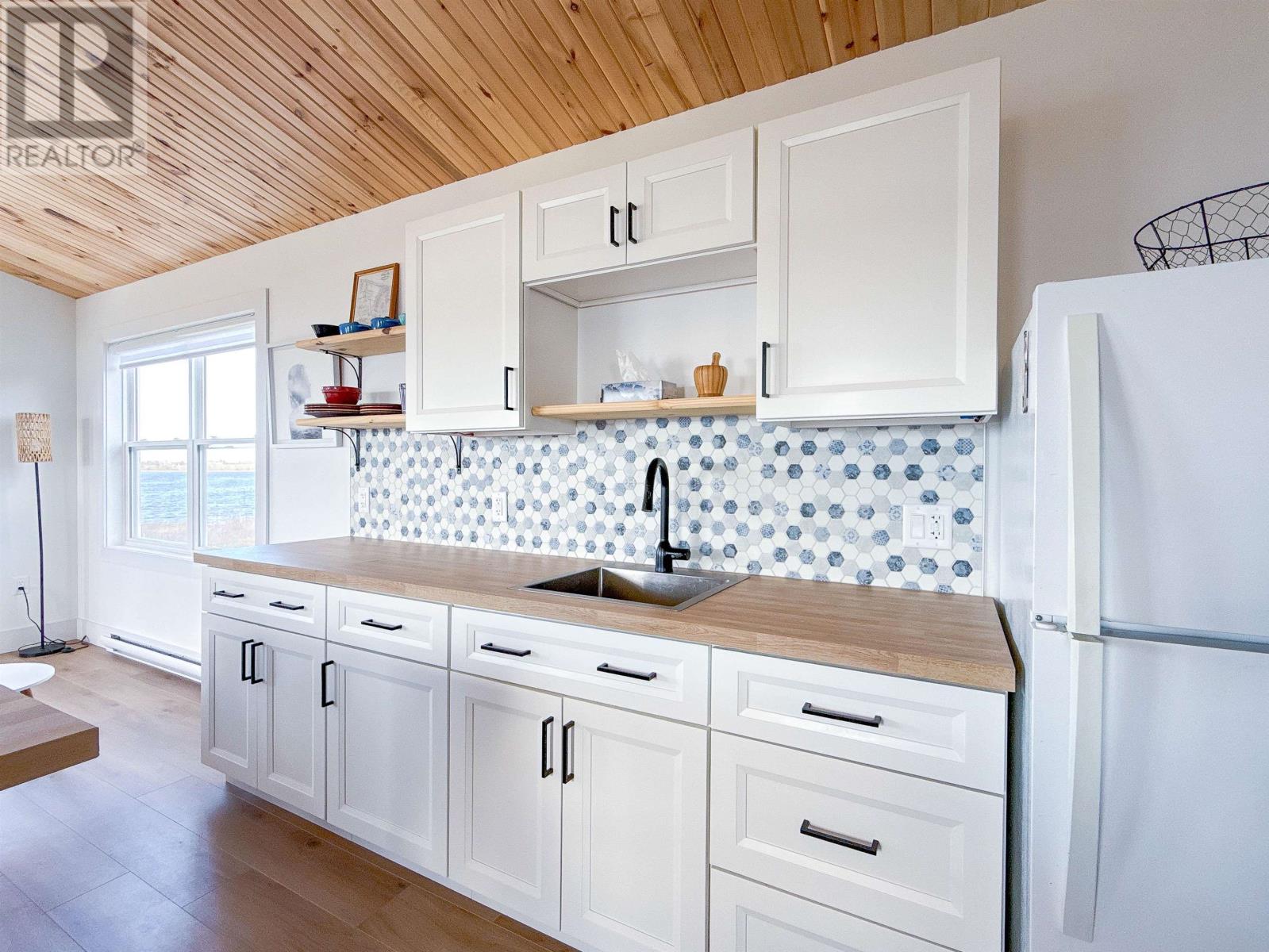 174 Court's Island Road - 6
