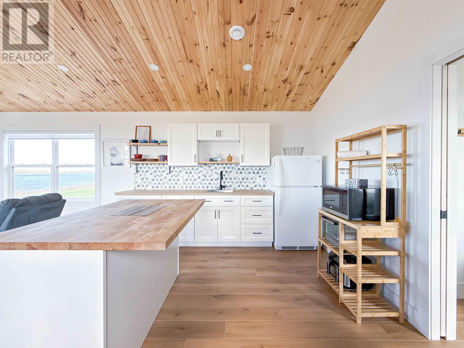 174 Court's Island Road - 9