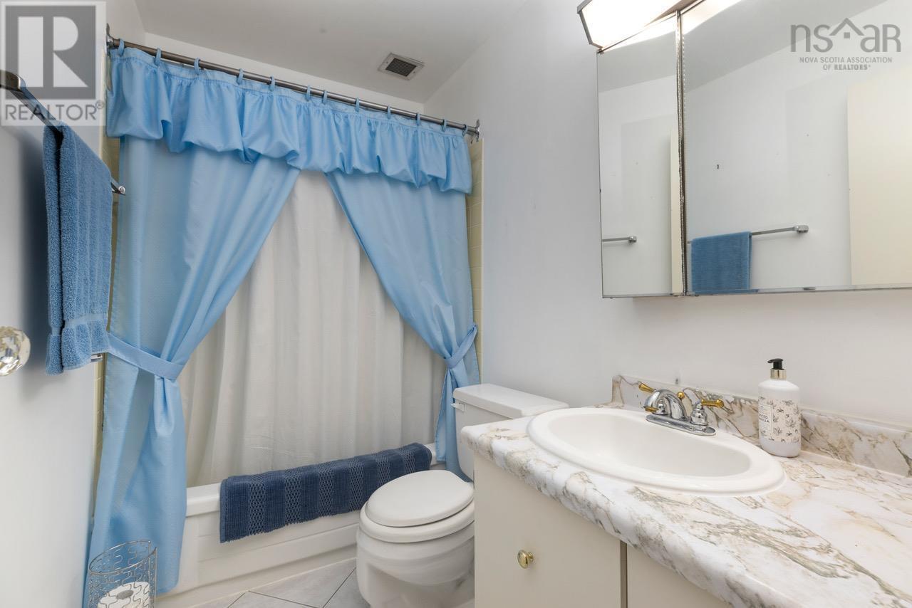 Property 14 of 38 of 205 5561 Heatherwood Court