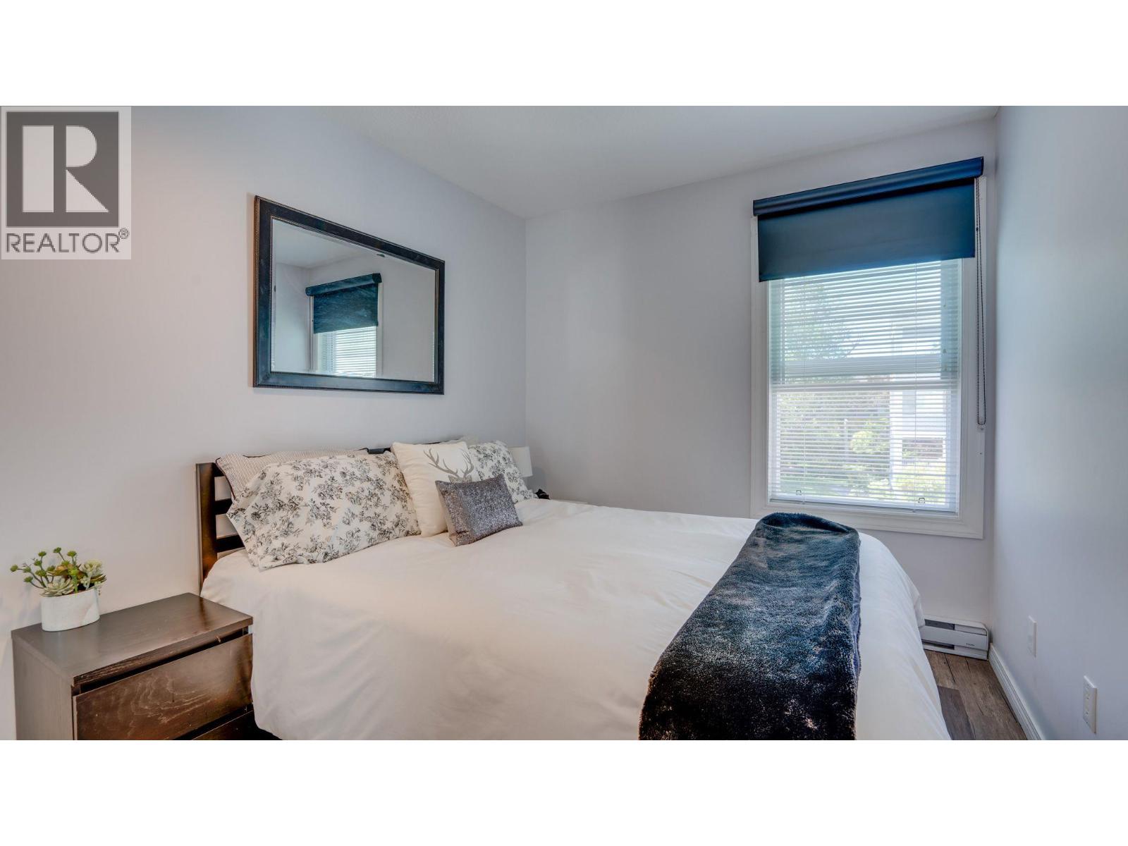 #222 575 Sutherland Avenue - 18