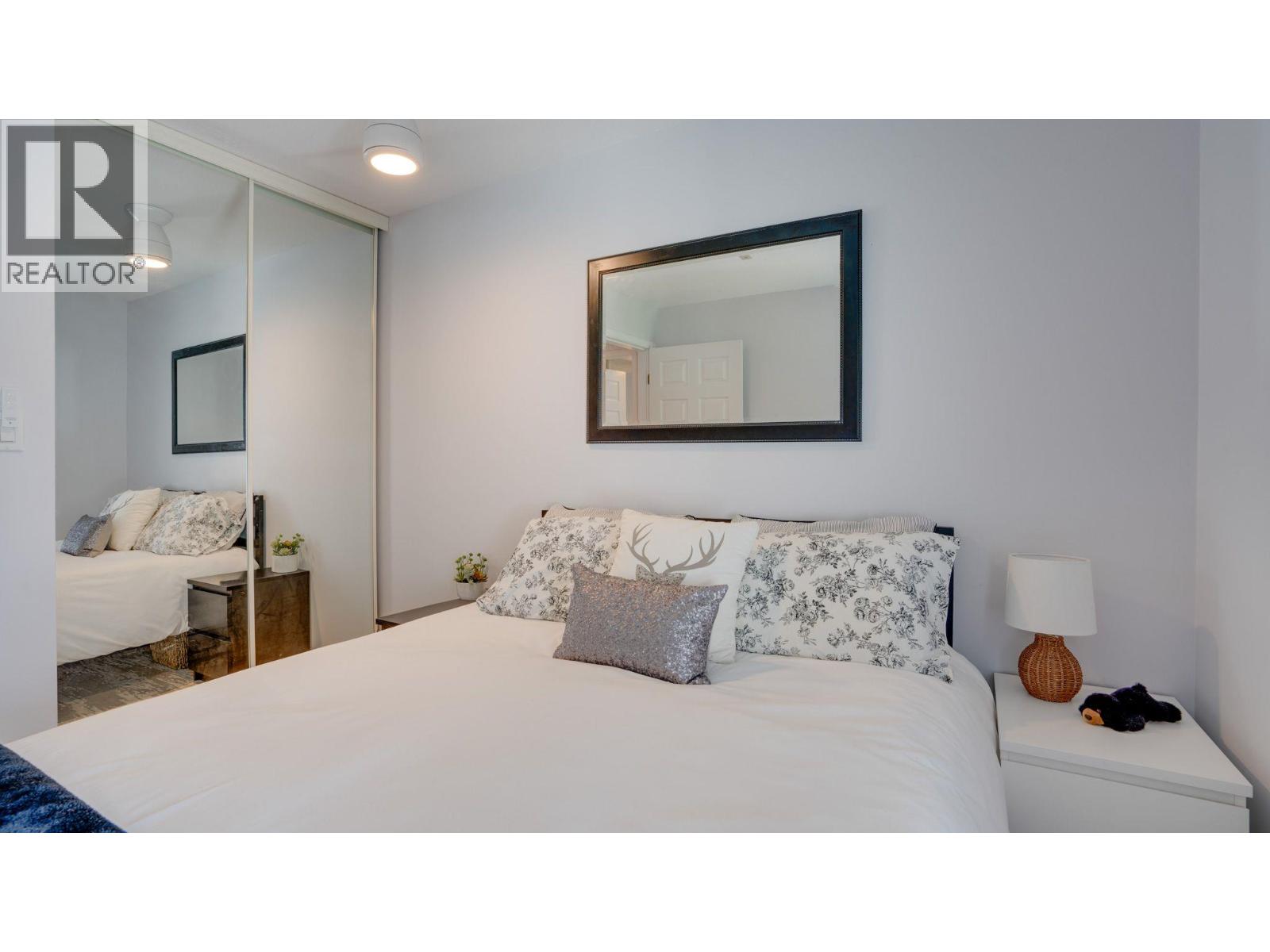 #222 575 Sutherland Avenue - 19