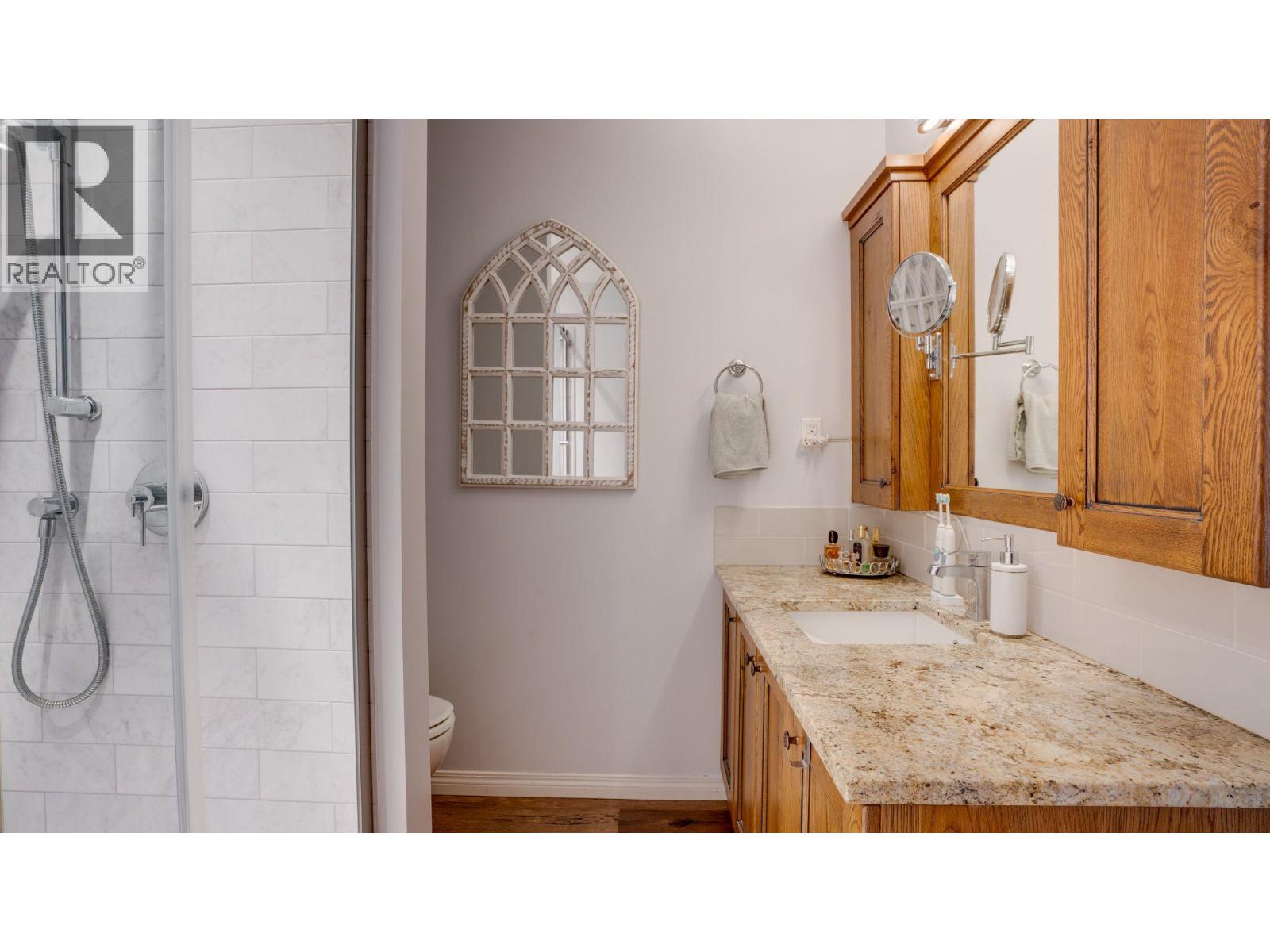 #222 575 Sutherland Avenue - 17