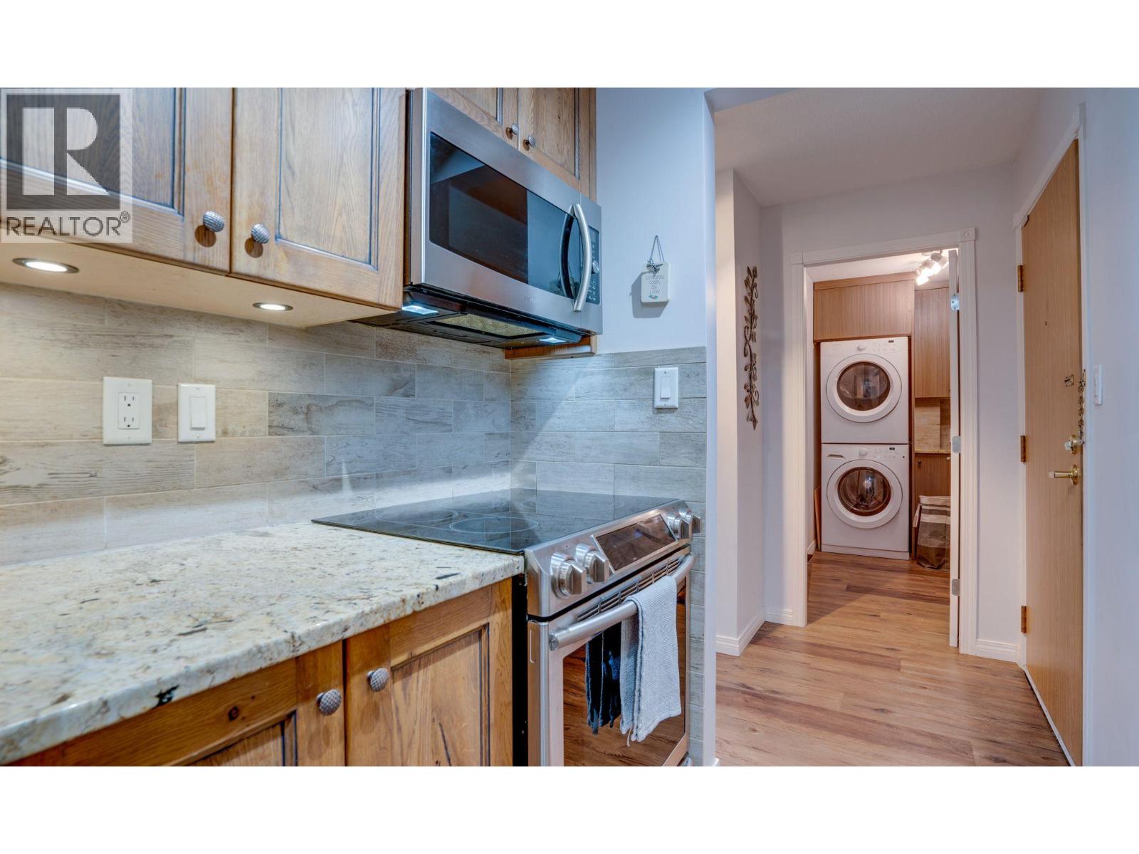 222 575 Sutherland Avenue - photo 2