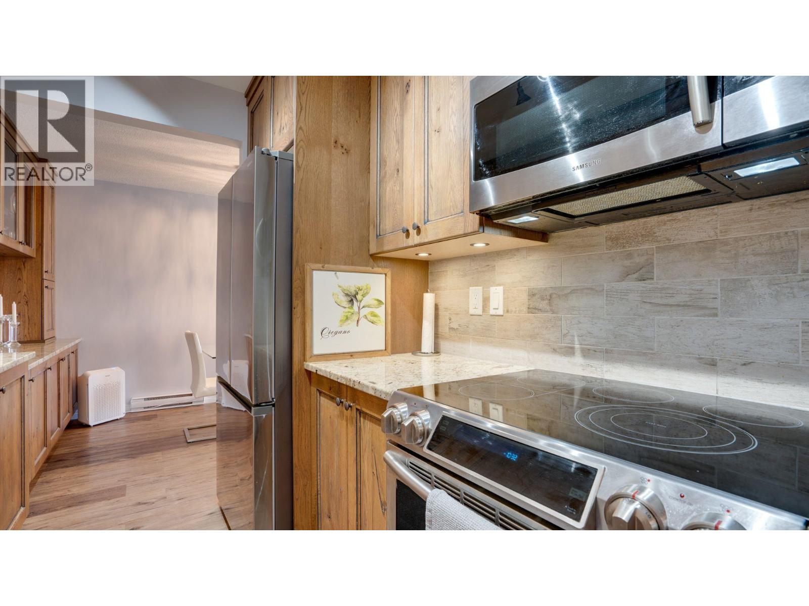 #222 575 Sutherland Avenue - 3