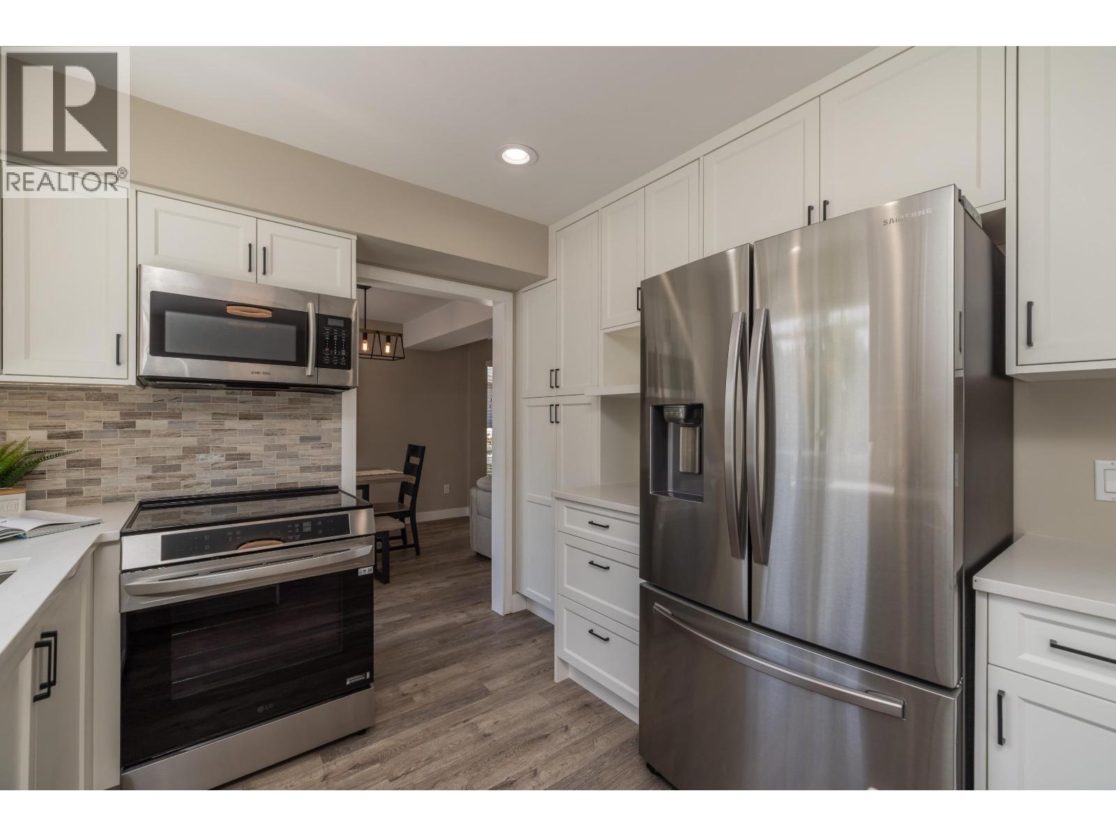863 ROCHE POINT DRIVE — photo 3