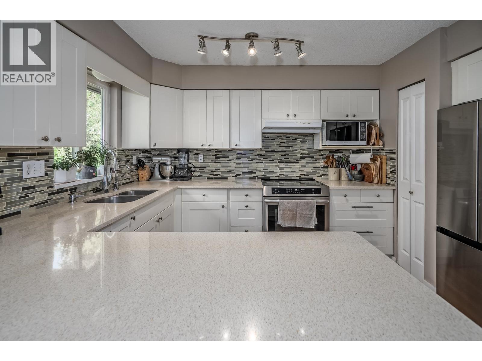 10350 HOLLYBANK DRIVE